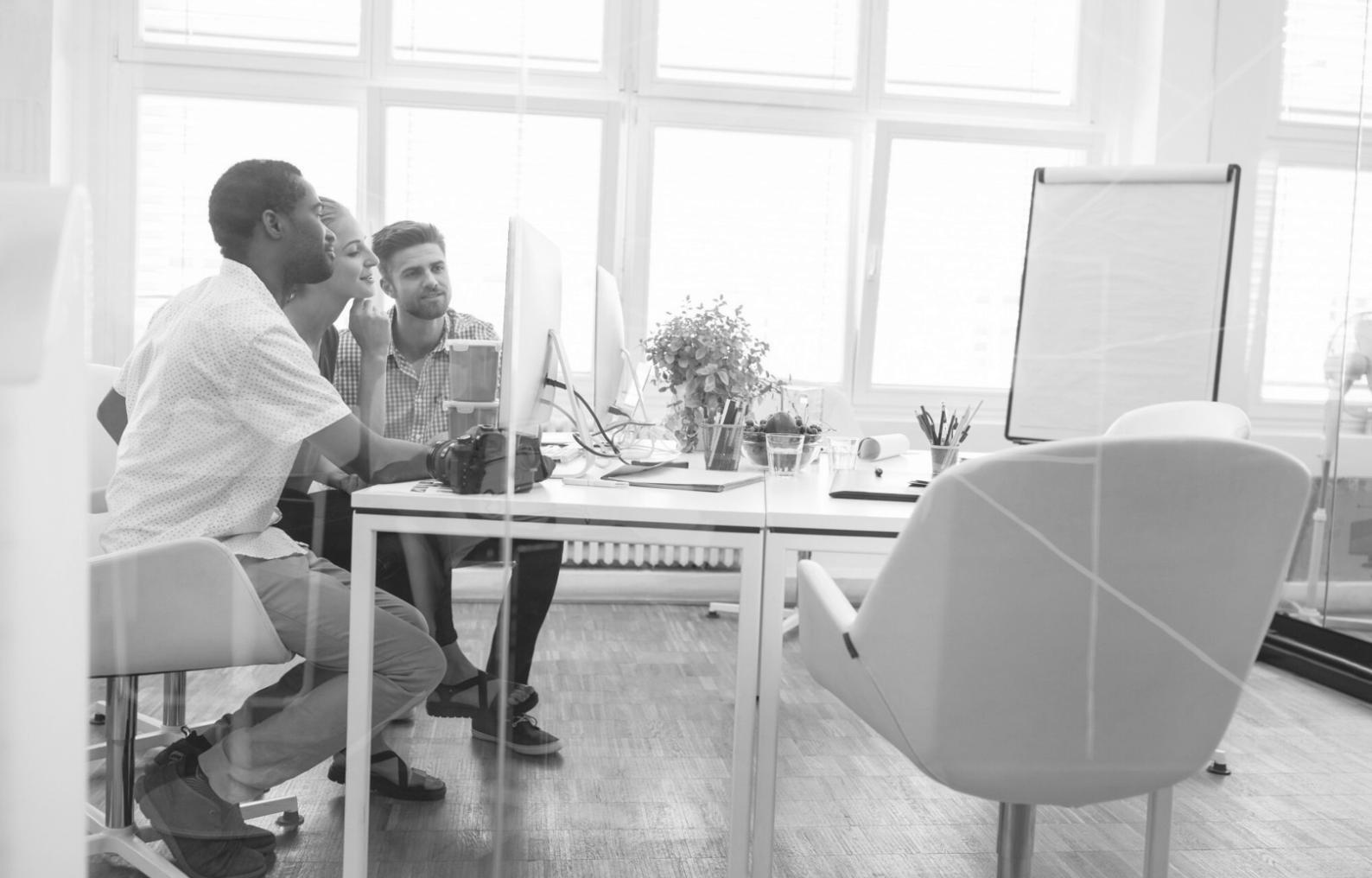 Peserta mencatat insight penting selama sesi